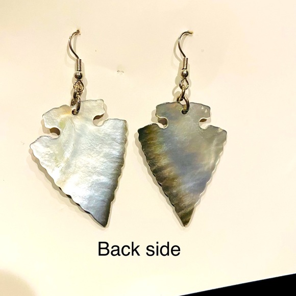 Arrowhead Wide Shell Earrings (assorted black color earrings ) - Picture 2 of 5